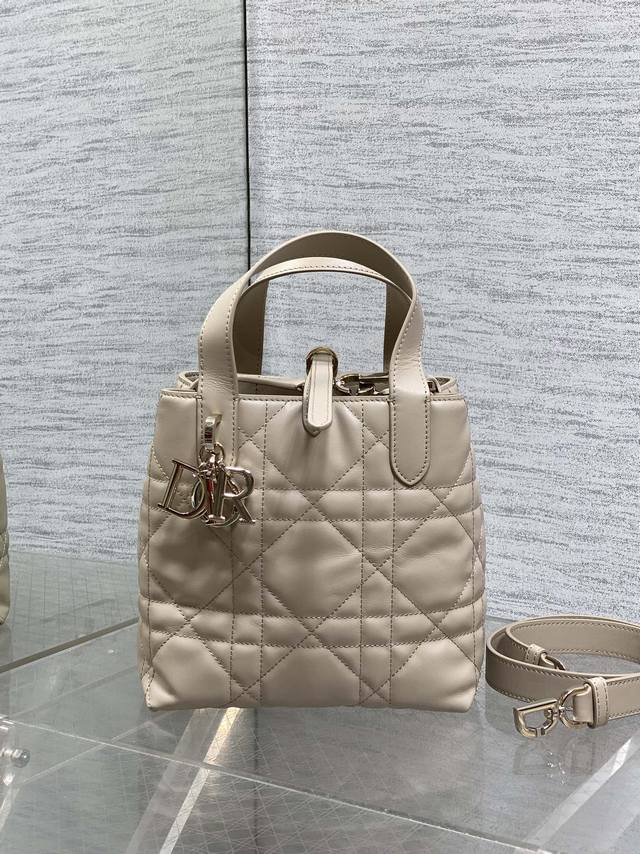 High-end version with full packaging. Small Rouge Beige in stock. Toujours Verti