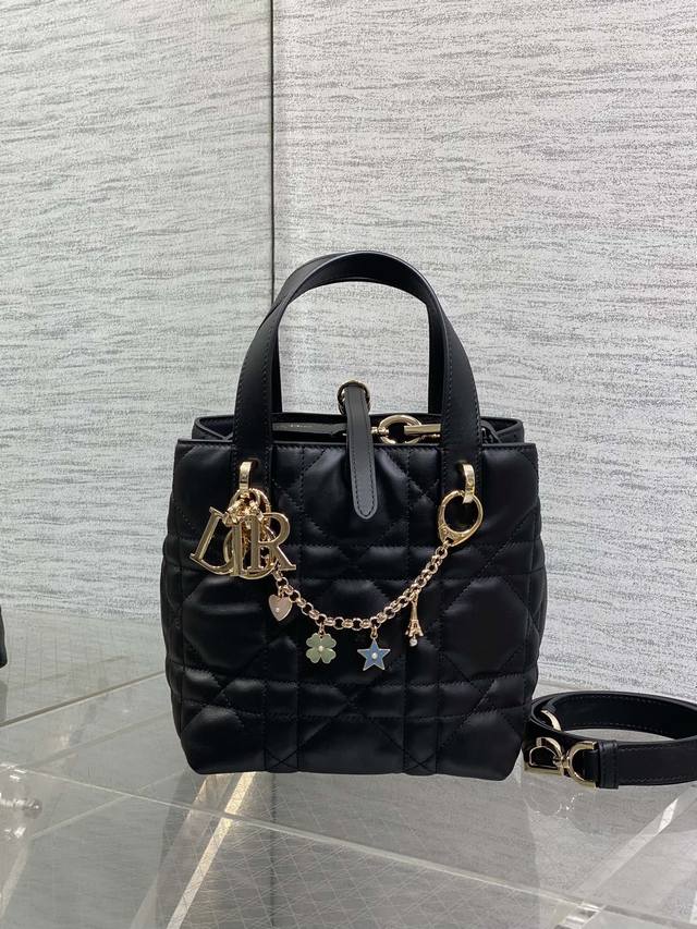 Top-quality original single item with full packaging. Small black Toujours verti