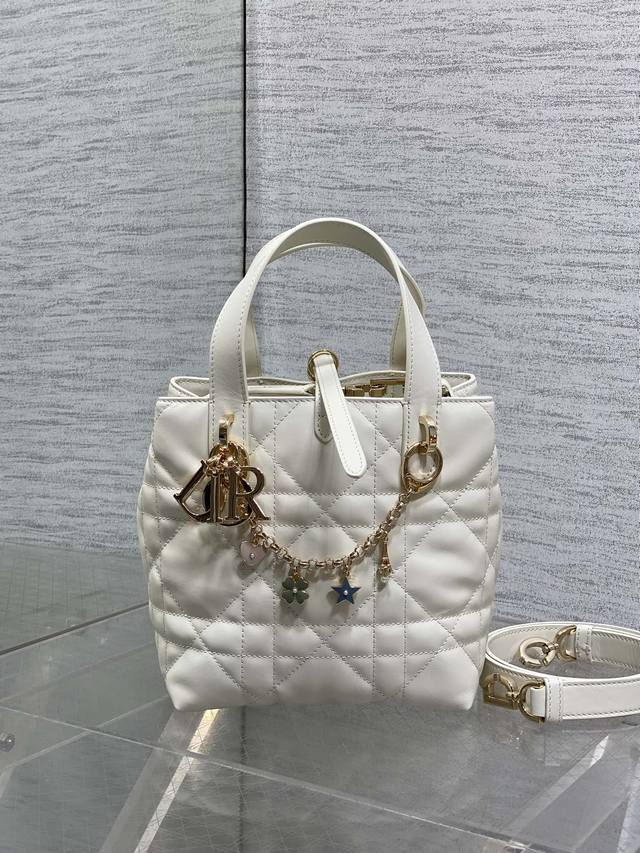 Top-quality original single item with full packaging. Small white Toujours verti