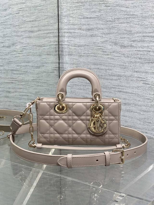 Original factory packaging included. Rouge Rice bag in stock. D-Joy's latest Min