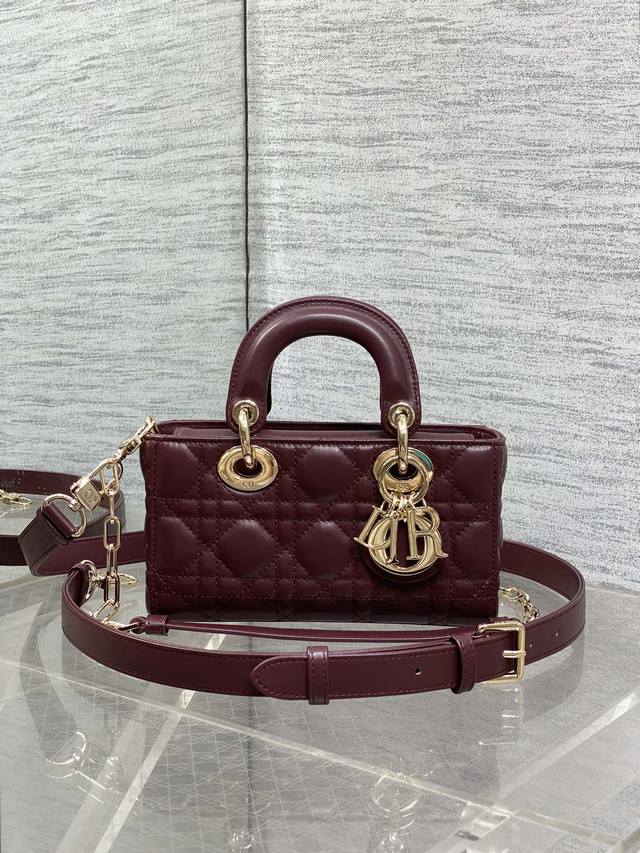 Original factory packaging included. Maroon in color, in stock. D-Joy's latest M