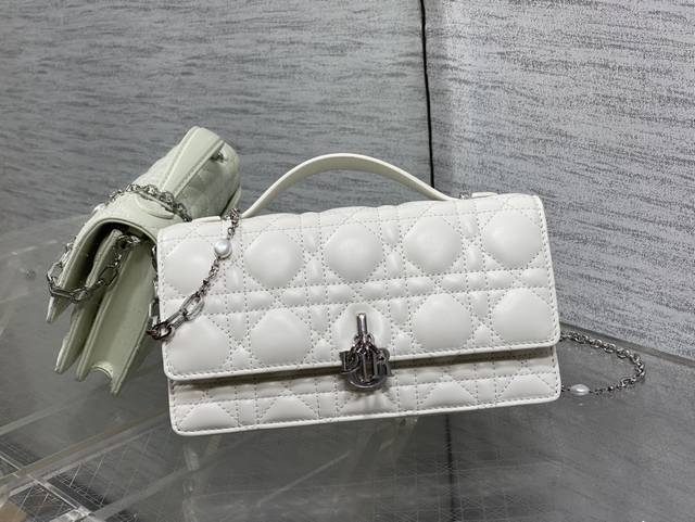 Top-quality original single item with full packaging. Silver quality, in stock.