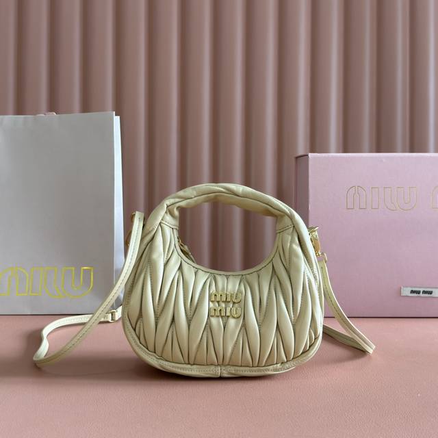 Comes with full boutique packaging, premium hardware, and original leather. Wand