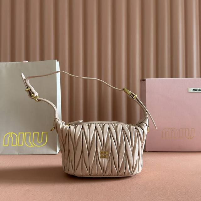 Features full boutique packaging. Matelass