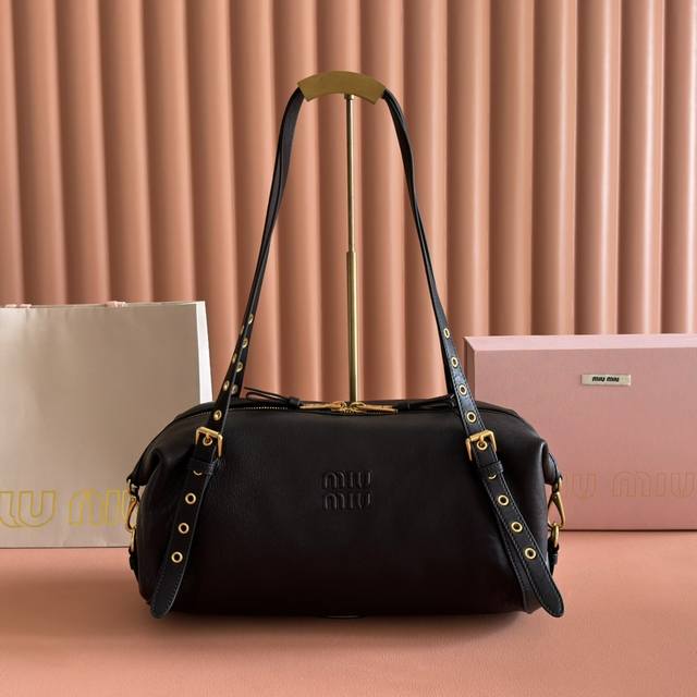 Comes with full boutique packaging. Miu 25Ss 5Bc190, a runway style that's sure