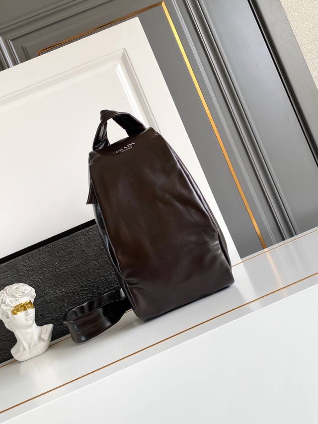 New Distressed Leather Chest Bag (Ddd) This chest bag is crafted with meticulous