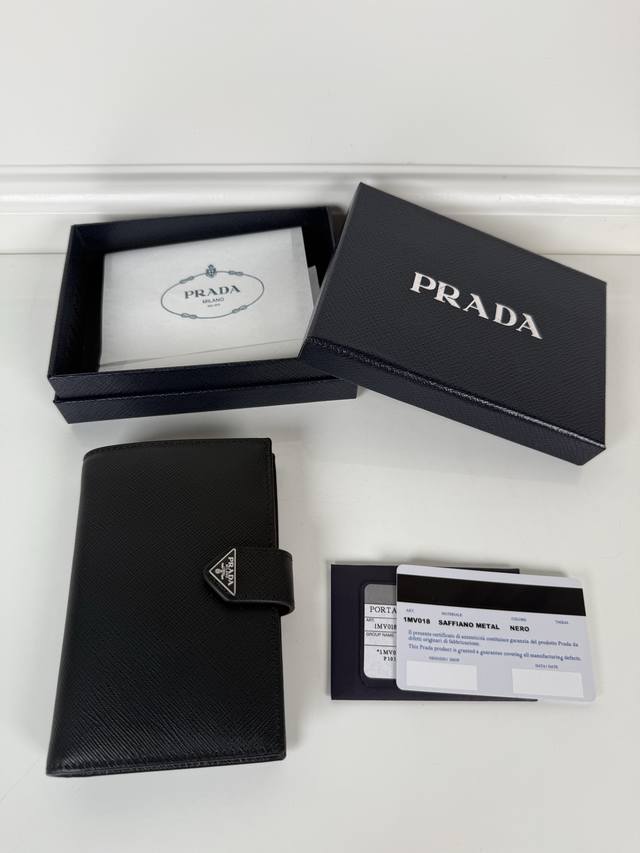 P brand unisex wallet + passport holder, essential for business trips and travel