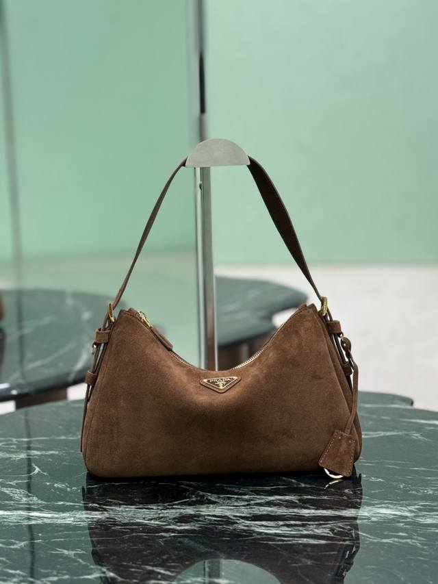 Aimee Suede Shoulder Bag (Ddd) Dark Brown. This leather Hobo shoulder bag featur