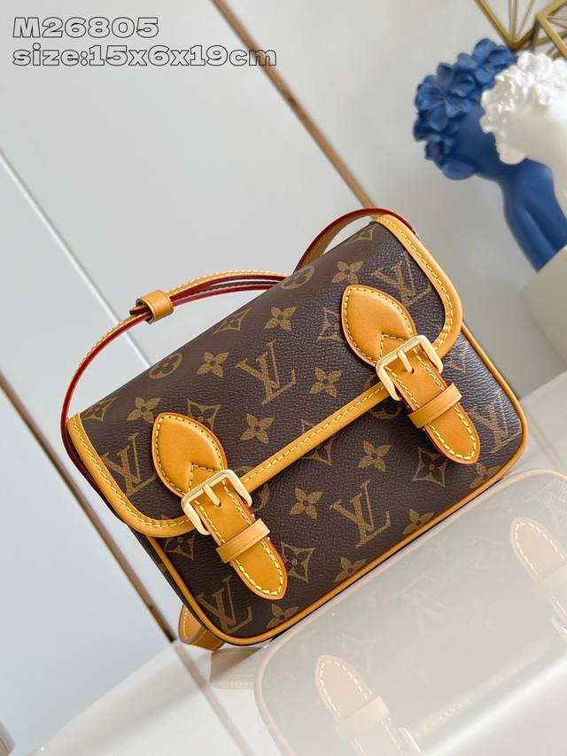 Factory Price P Top-Tier Original M26805 This Satchel mini handbag is from the M