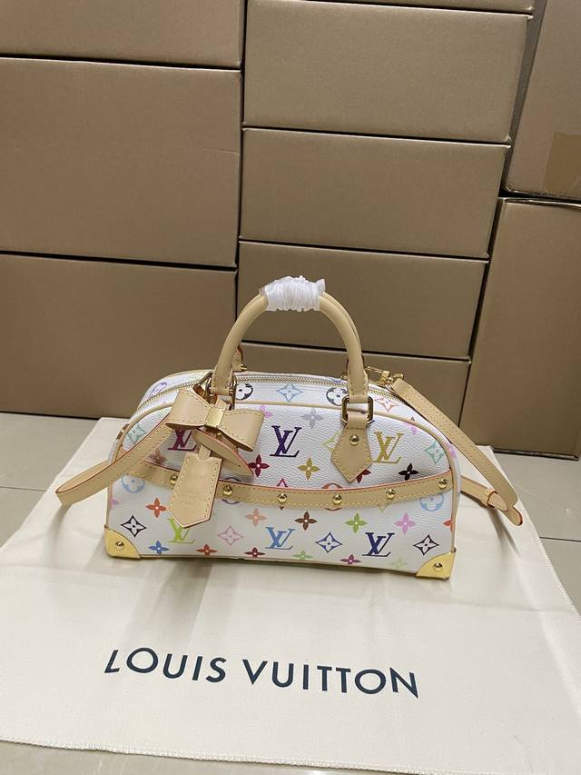 High-quality M13084 white color original leather, top-quality fabric, excellent