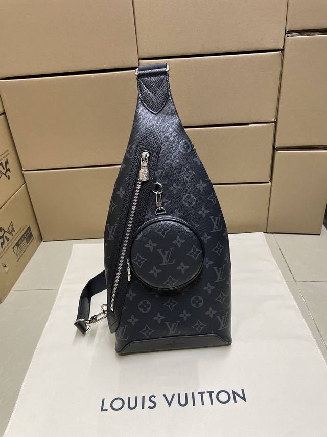 High-quality M30936 chest bag, top-grain original leather, premium workmanship,