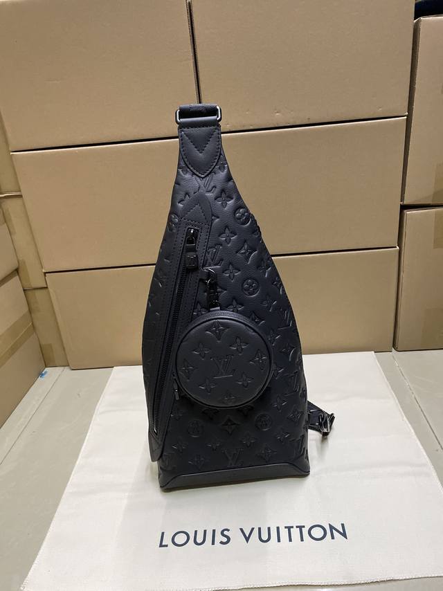 High-quality M21890 chest bag, top-grain original leather, premium workmanship,