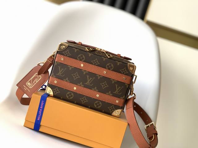 Top-tier replica M45785 L Handle Trunk bag. This bag features a square shape, me