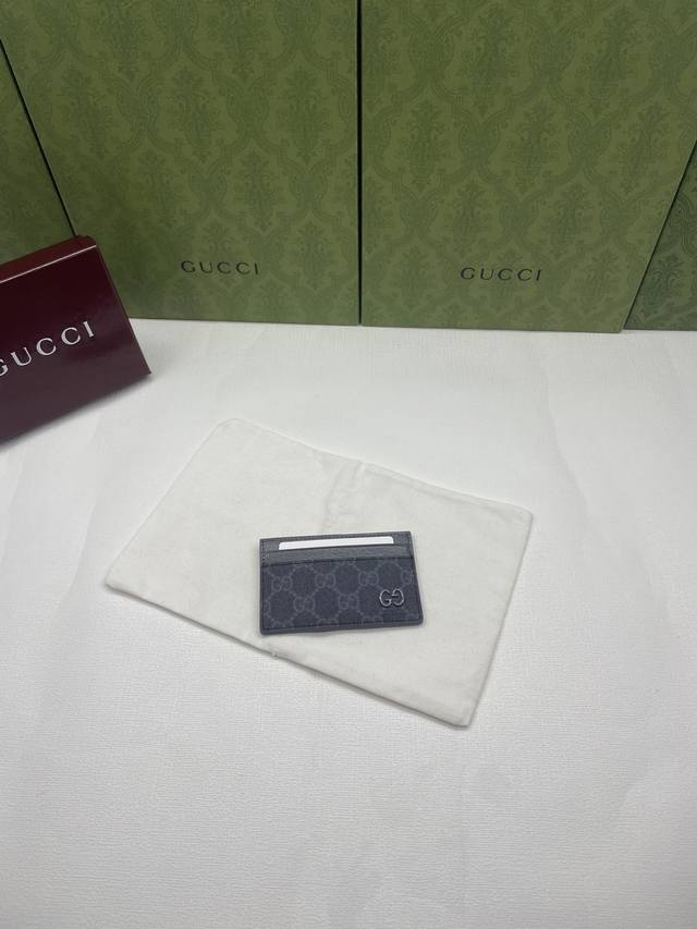 Gg detail card holder. This card holder is crafted from beige and ebony Gg Supre