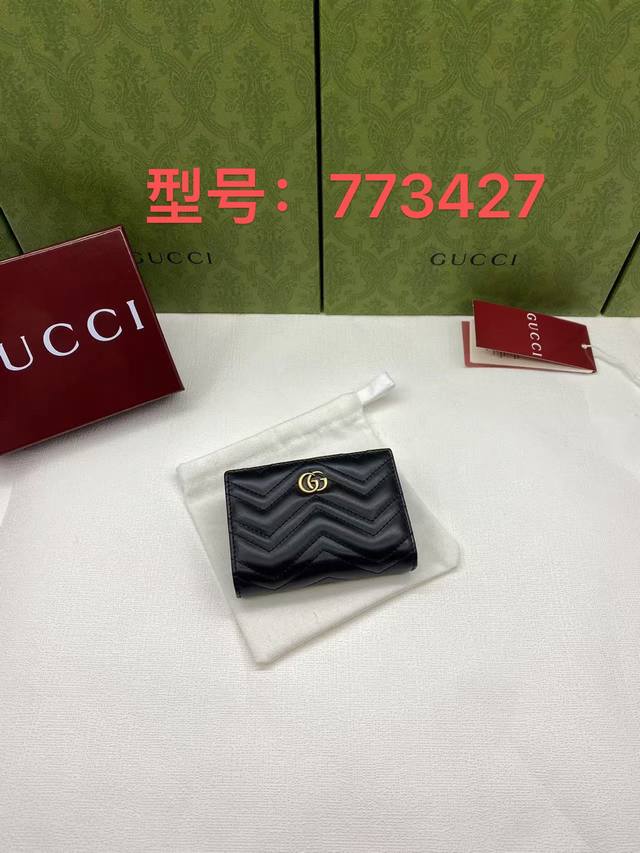 Comes with red box packaging, style 773427 Dtdht 1000. The Cruise 24 collection