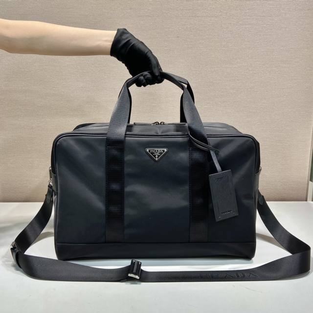 Premium New Travel Bag 2Vc796A with Long Shoulder Strap This travel bag is made