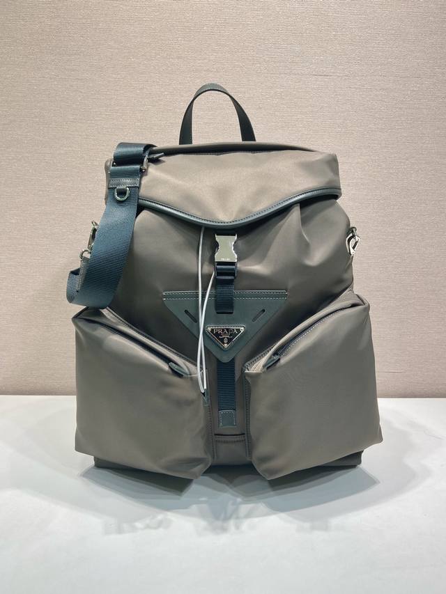 Premium Original New Runway Style 2Vz108 Shoulder Bag This runway style backpack