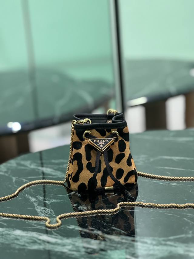 Leopard Print Mini Bucket This mini bucket is made of imported leopard print mat