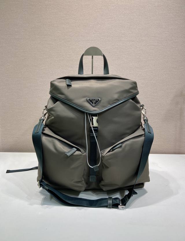 New Runway Style 2Vz108A Shoulder Bag This runway style backpack is made of impo