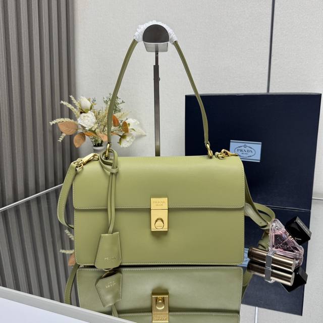 Top-tier original single-item runway style 1Bn023 calfskin leather handbag. Insp