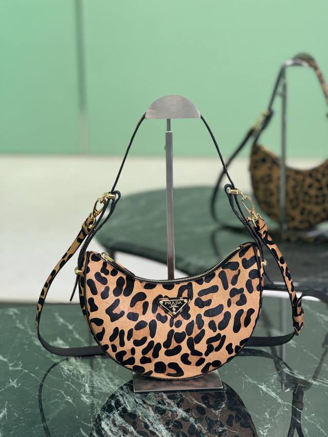 Moon Leopard Print Handbag (Ddd) Made with horsehair leather, this modern and ve