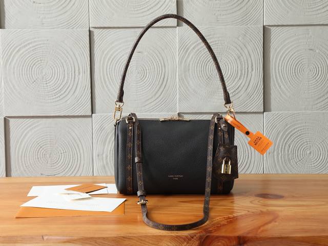 163C01 Dynamic Chip Top-Tier Original, Enhanced Express Small Handbag: A true ur