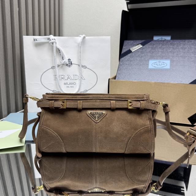 Top-quality original Lussolf 1Bh215 suede crossbody bag. This crossbody bag feat