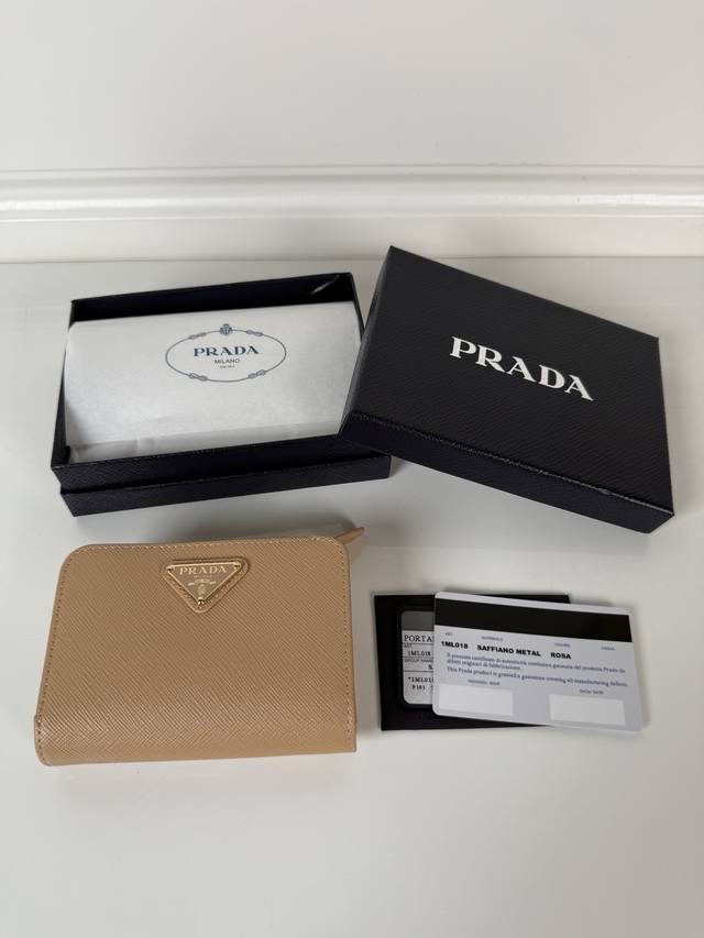 P brand women's cross-patterned short wallet, model 1Ml018, snap closure design,