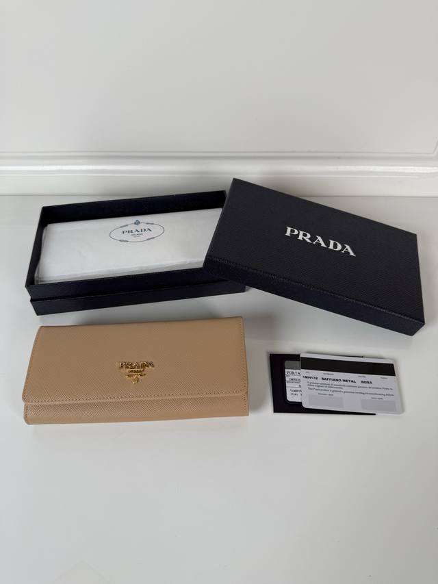 P brand women's flip wallet, model 1Mh132, nude color, made of imported cross-gr