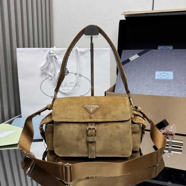 Top-quality original single-piece new messenger bag 1Bd394 suede. This handbag p