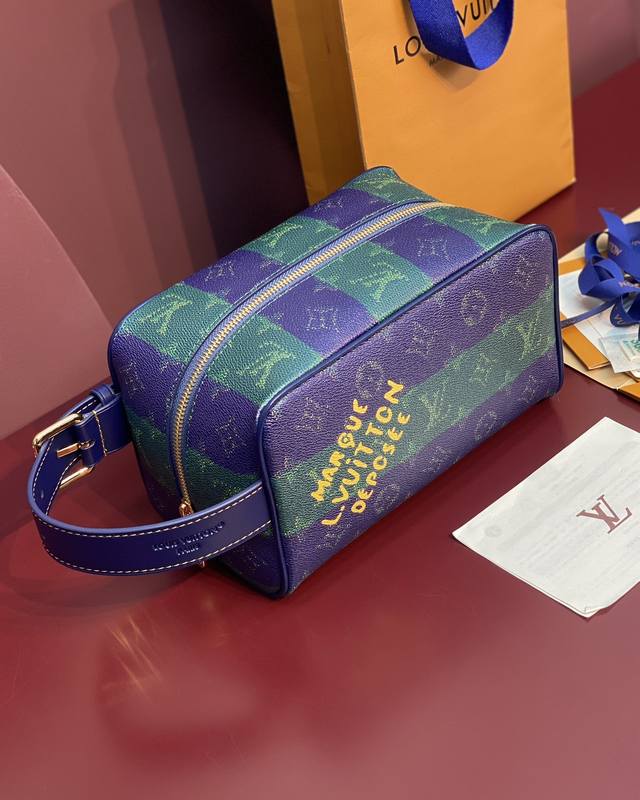 Factory Price P M25902 Blue Stripes! The Locker Dopp Kit toiletry bag is crafted