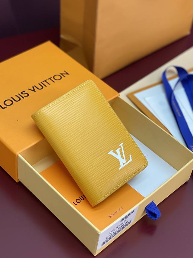 Factory Price P M25797 Yellow! Pocket Wallet. This pocket wallet is made of grai