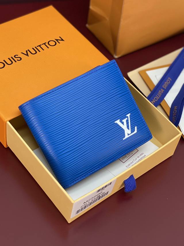 Factory Price P M25996 Blue! This wallet boasts a modern and elegant style, craf