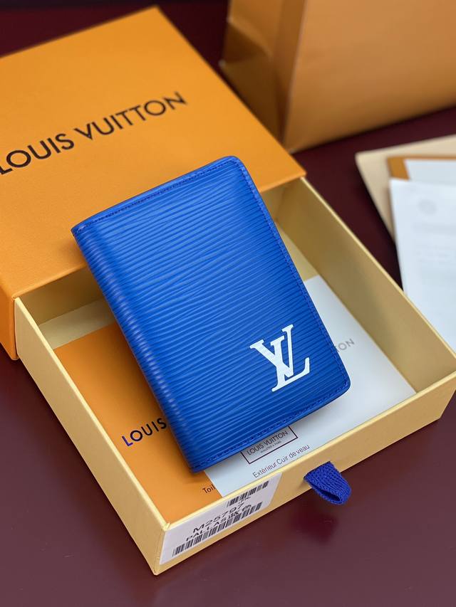 Factory Price P M25797 Blue! Pocket Wallet. This pocket wallet is made of graine