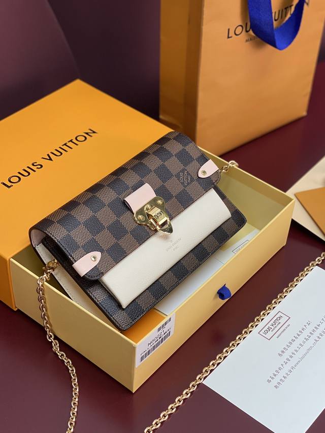 Factory Price P N60221 Pink! Vavin Chain Wallet. The Vavin chain wallet cleverly