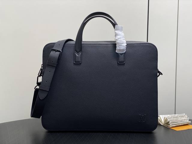 Original Quality M15258 Black Full Leather Business Briefcase (Gate). This Gate