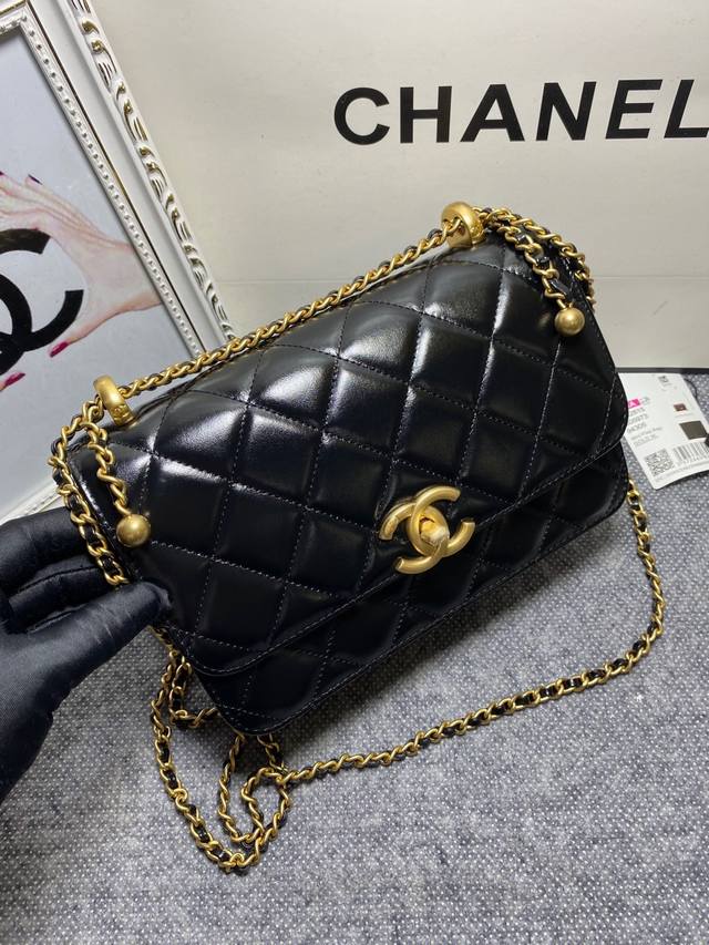 Loss-making price, only 1 available, Chanel new model: As2649. This is a high-en