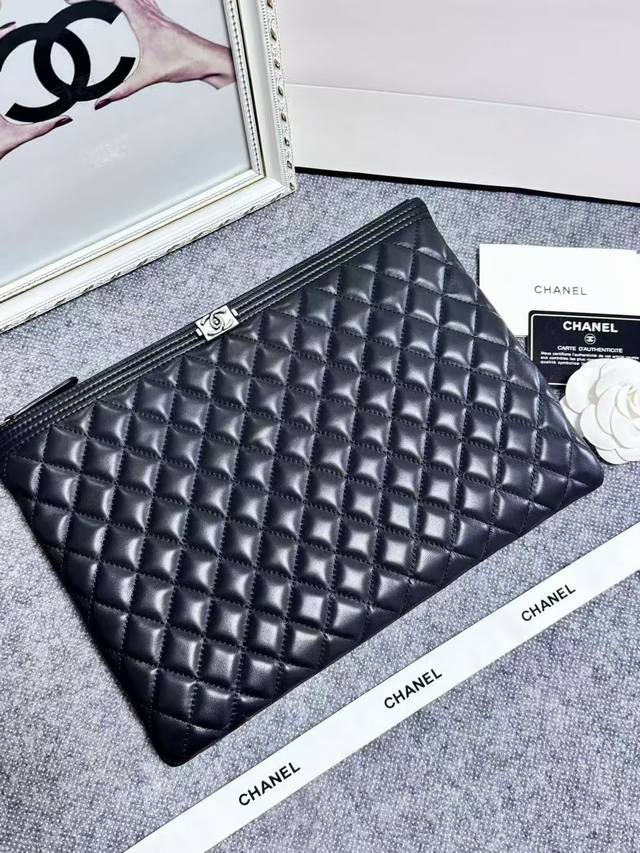 Loss-leader price, Chanel's best-selling iPad clutch bag made of imported French