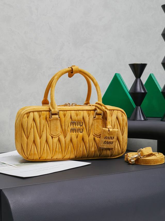 5Bb148, Miu's new bowling bag, a top recommendation on the official website, an