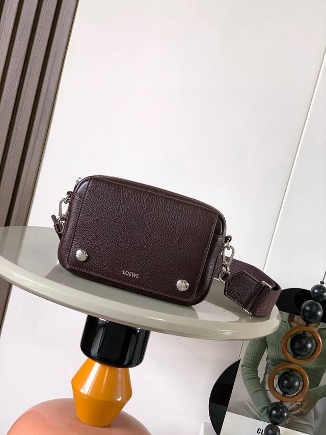 Small Soft Grained Calfskin Pebble Messenger Bag. The Pebble messenger bag featu