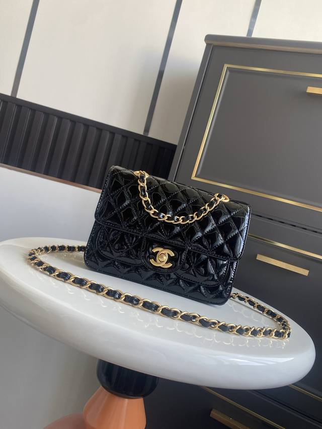 Small in stock~ Chanel 25K double pocket black patent leather Ghw. Very similar