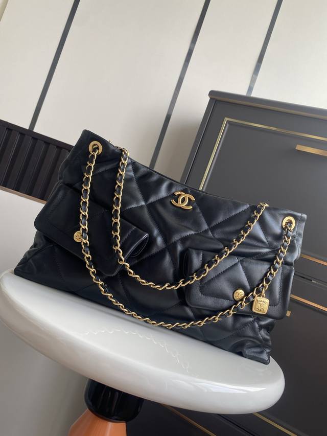 In Stock ~ Chanel 25K is truly worthy of Chanel! I'm so tempted! The front pocke