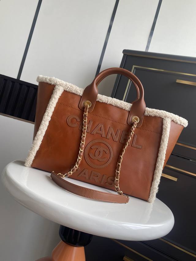In Stock ~ Chanel Fall/Winter New Arrival 24K Latest Version, Classic Travel Sho