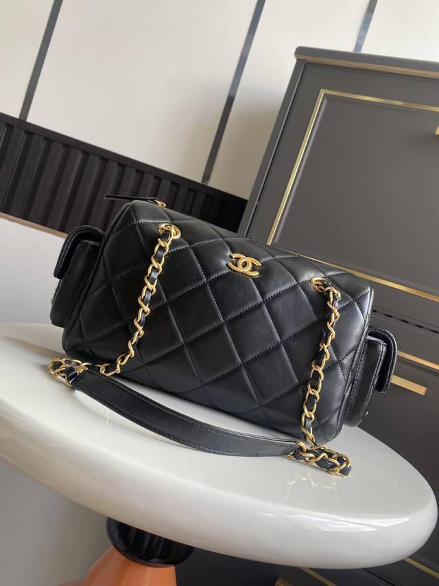 Small Chanel 25K lambskin bowling bag. The pebbled leather bowling bag with brus