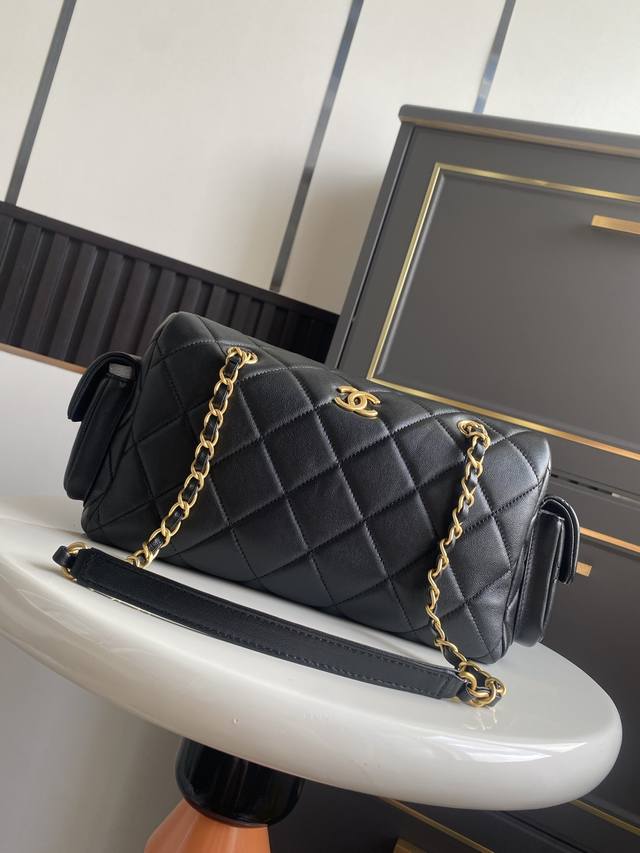 Large Chanel 25K lambskin bowling bag. The pebbled leather bowling bag with brus