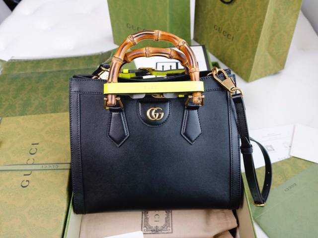 (Large Quantity Price) Description: This small tote bag combines two recognizab