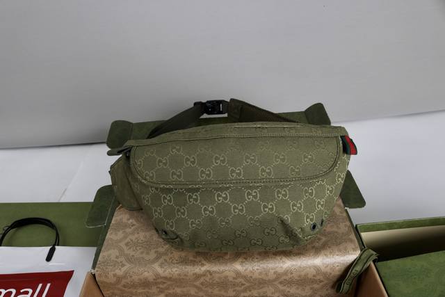 (Large Quantity Price) Introduction: The Fall/Winter men's collection features