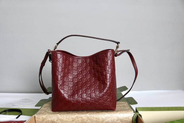 Price and Volume Introduction: The Gg Emblem series reinterprets the brand's tim