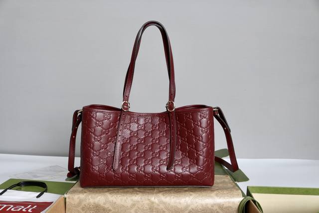 High-volume selling price. Description: This shopping bag combines the brand's s