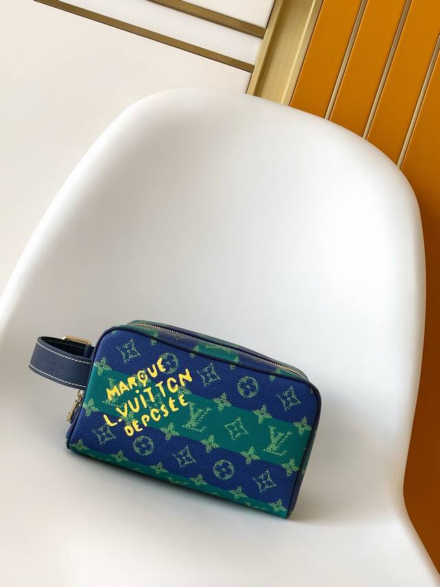 M25902 Blue-Green M12688 Green M11559 Gradient Blue M11765 Brown M83112 Monogram